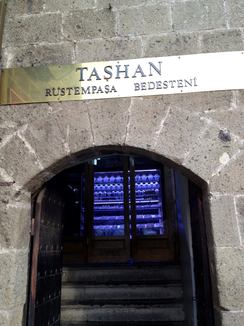 The Tashan specializes in Oltutas, a special stone mined from nearby mountains